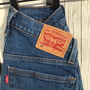 Levi’s 501 Dark Wash Blue Jeans Women’s Size 6